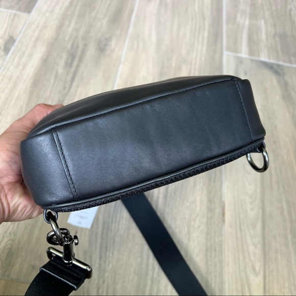 Coach Graham Pack In Signature Canvas - Picture 5 of 8